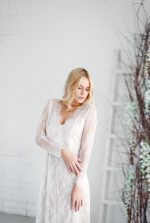 Свадебное платье из французского тонкого кружева с V вырезом от Anna Skoblikova