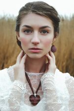 Короткое кружевное свадебное платье из 2 частей