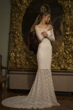 Olivia - Скромное свадебное платье с редким узором кружева подчеркивает изящество плеч и шеи  Anna Skoblikova
