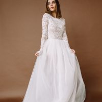 Свадебное платье состоящее из кружевного боди и легкой юбки  Anna SKoblikova