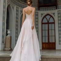 Свадебное платье на тонких бретельках с струящейся юбкой - Alba | Фото 1 | Anna Skoblikova | 0169