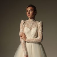 Свадебное платье с высоким воротником и длинными рукавами - Анна // Anna Skoblikova // 0189 | Фото 1 